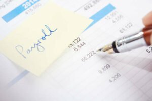 عواقب خطأ الرواتب وتأثير الدومينو على عملك